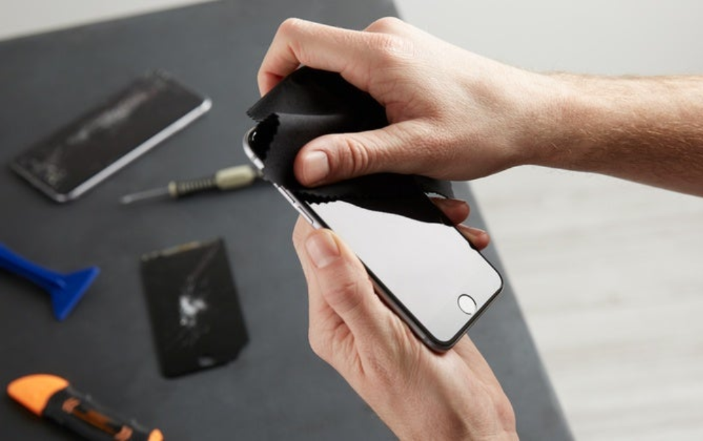 iPhone Screen Repair Near You: What to Expect